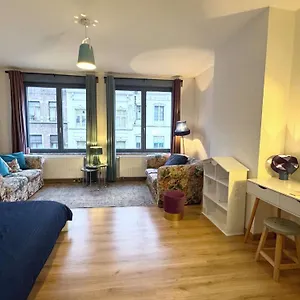 The Bachelor Backpacker Spot , Bruxelles Belgique